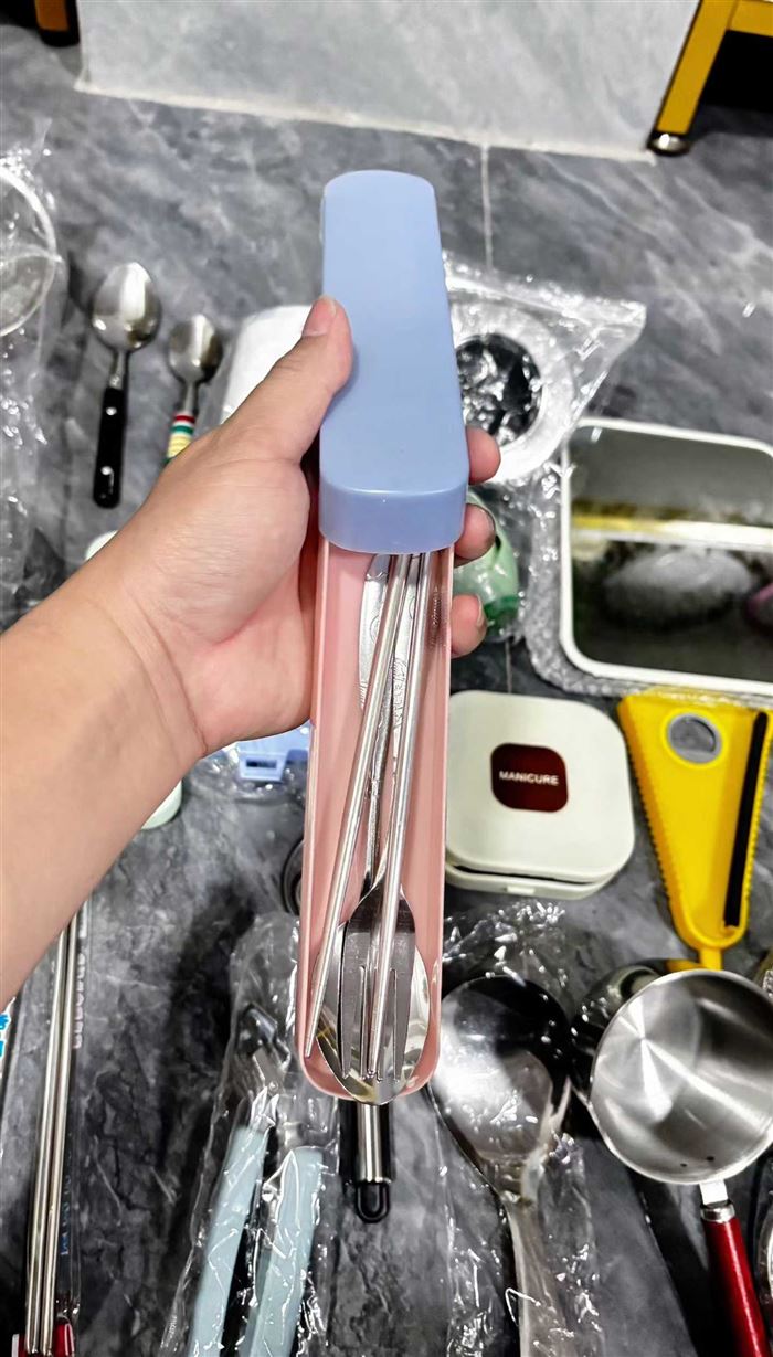杂款餐具厨具百货2吨,合适地摊几元店,精品尾货,按吨处理,5百斤起批🉐¥毛毛💰