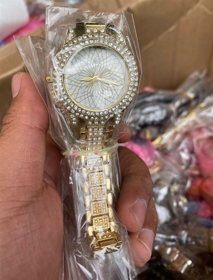 手表到货4000个 😍😍😍😍