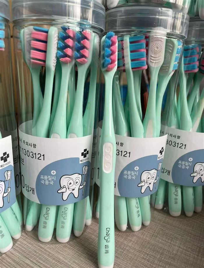 高档精品万毛桶装牙刷成人和儿童都有，合计大约3万多支，便宜处理