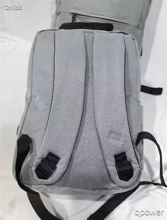 电脑双肩背包1600个，1x元一个。