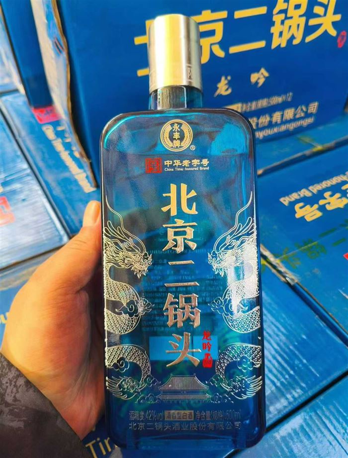 42度永丰二锅头小方瓶，24年，1箱12瓶，还有130箱
