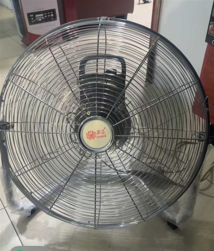 菊花老牌子， 18寸金属趴地扇 国标，质量非常好， 强大猛风， 500台