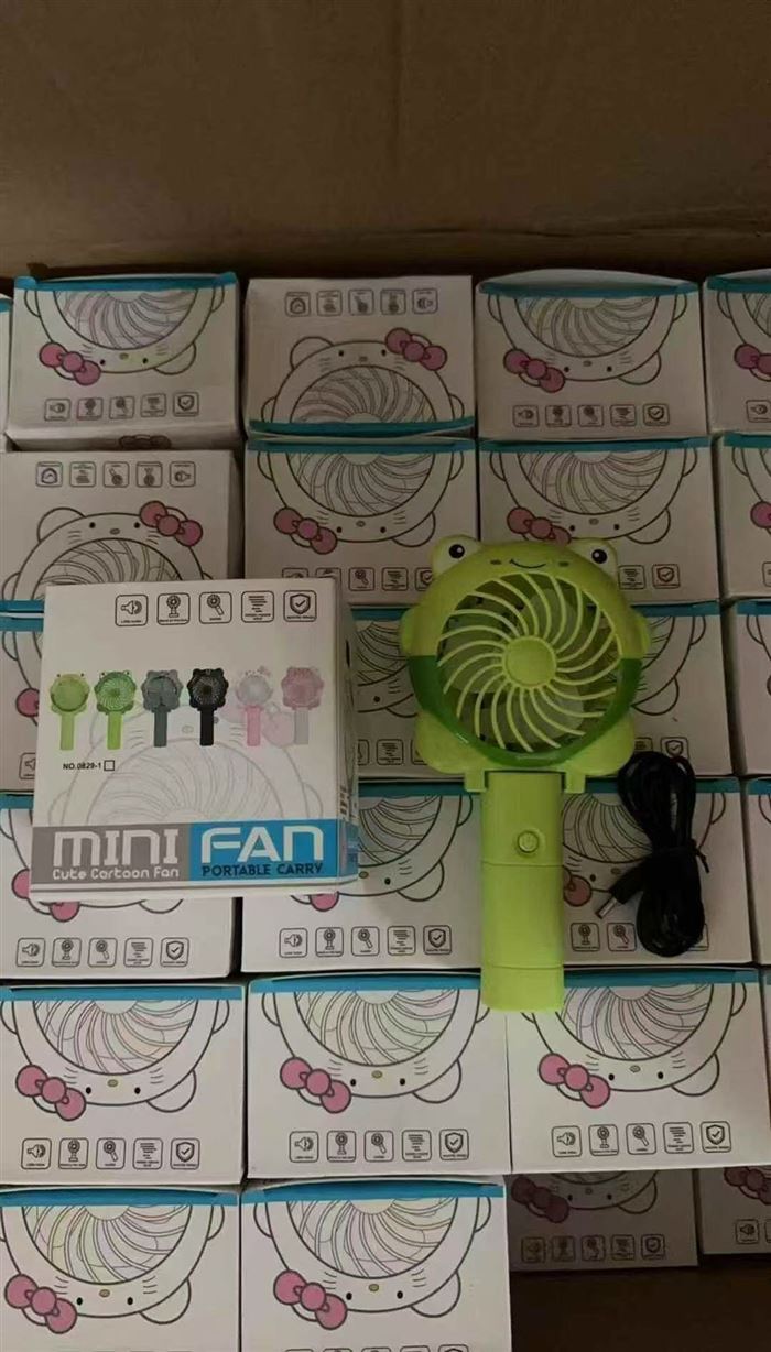 手持风扇3360台，一件120台，28件， 清货￥3.3元一个