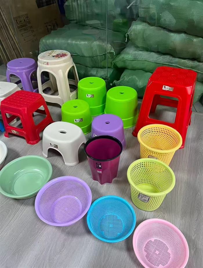 塑料制品17米一车，废品价格，急出，有兴趣来聊！