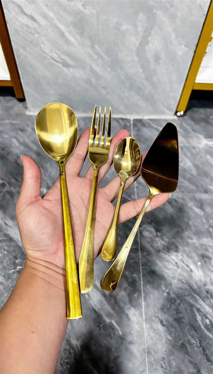 靓货[色]不锈钢餐具,数量不多700斤 ,精品尾货,按斤处理🉐¥1毛多