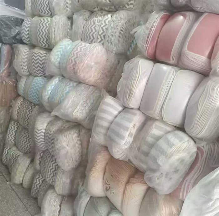 30x30珊瑚绒包边方巾，处理30000条1元一条