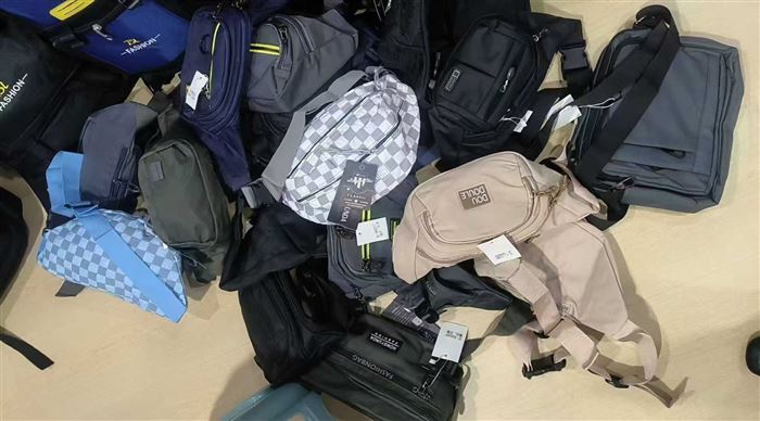 杂款包包 2万个处理，价格你说的算。