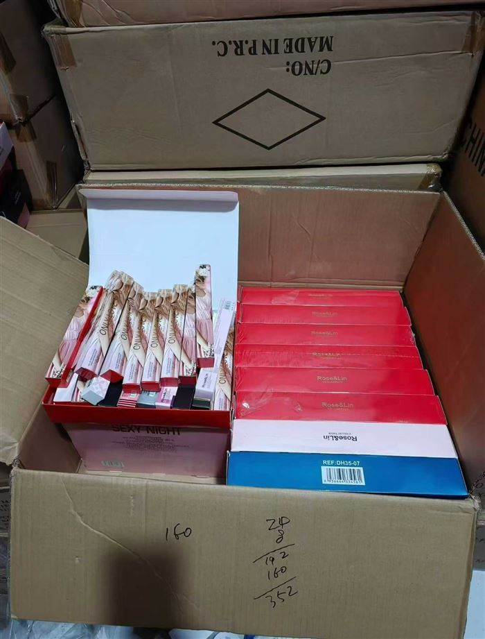 35ml香水50000瓶，清货1.5元一瓶，品质好，留香时间长，花样多又好看