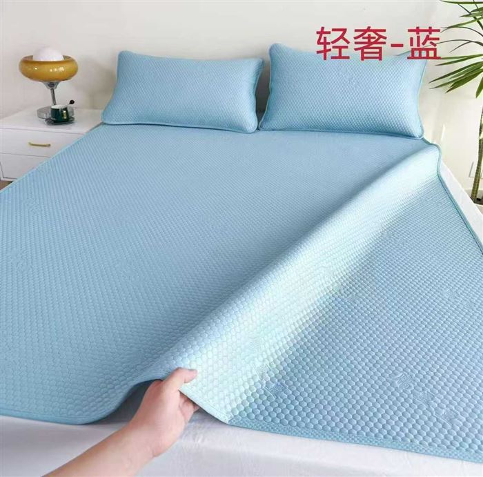 冰豆豆凉席三件套还有几百套 尺寸150*200，独立包装 一包150套起发，十几块钱💰 质量超好，捡漏的来