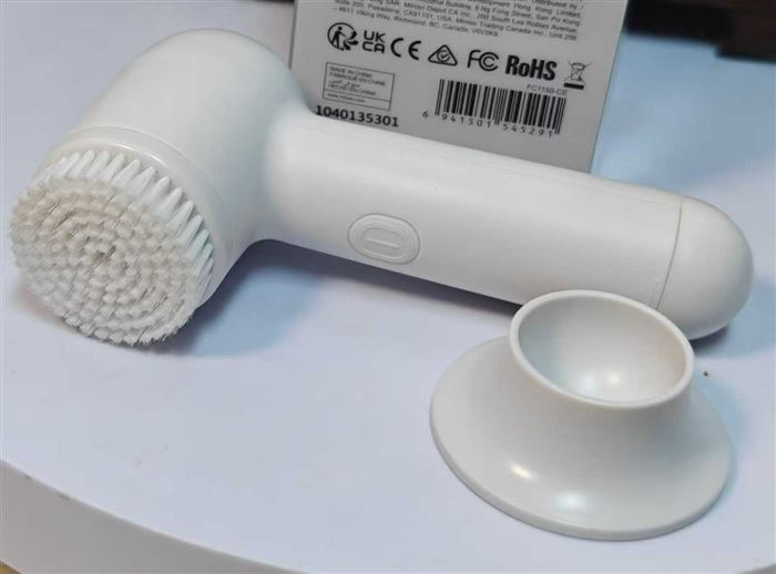 名创优品外贸出口版，清洁洗脸刷，需要装2个5号电池，数量还剩3400个，特价处理，有意私聊