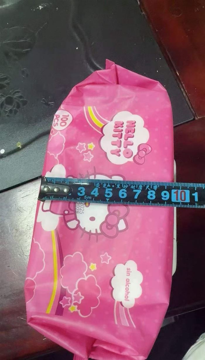 1万多包 Kitty湿巾，精品货 ​