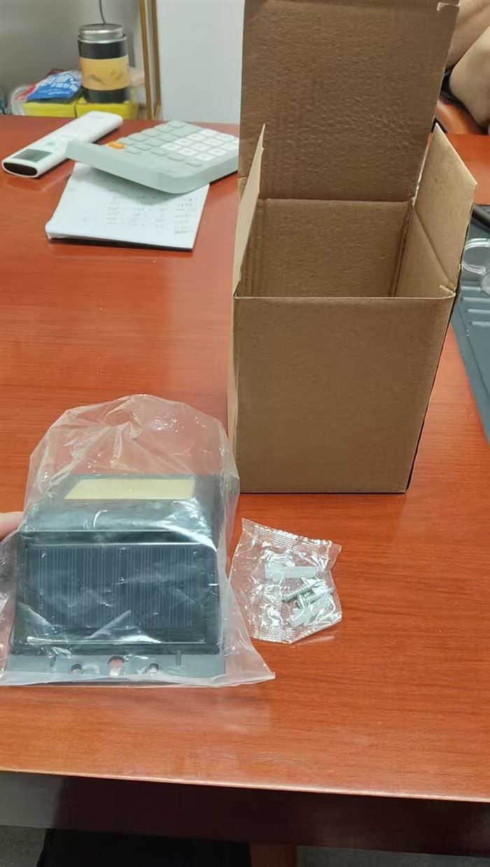 太阳能壁灯到货1500个 高配置 超灵敏 ，18650电池 小几块钱清