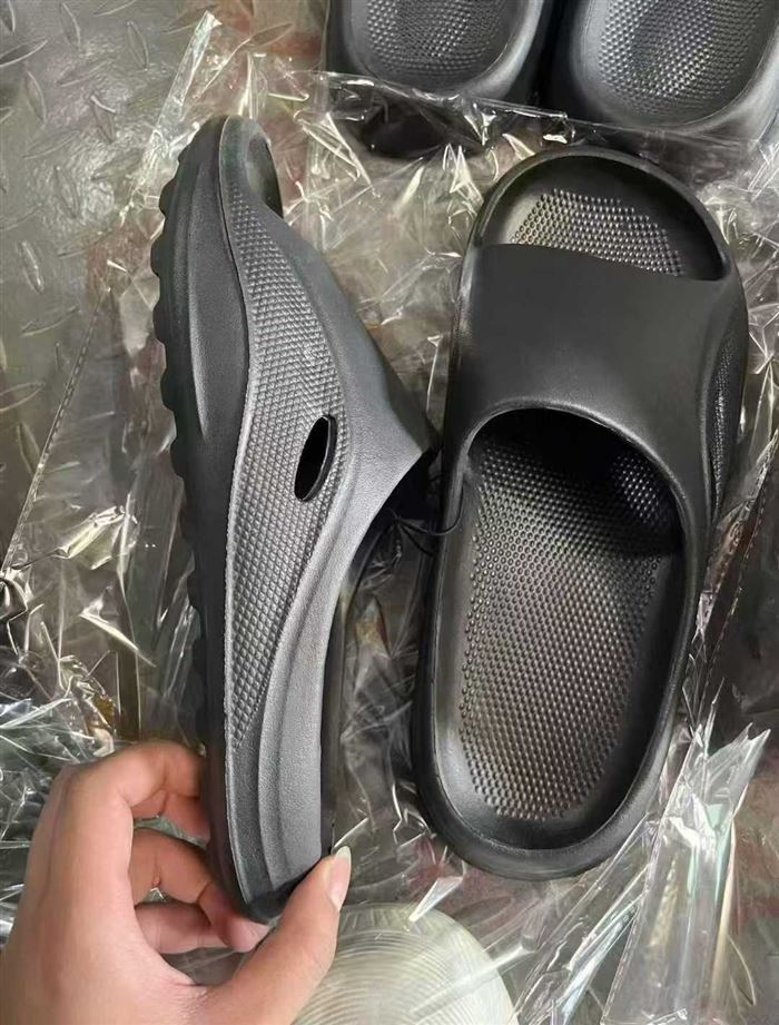 拖鞋3000双 EVA厚底全男款 40-46码一件100双 2.X元/双