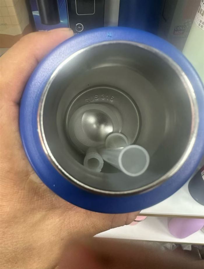 儿童手提壶500毫升2个颜色，个别有轻微划痕，数量1300个左右，清货8.8