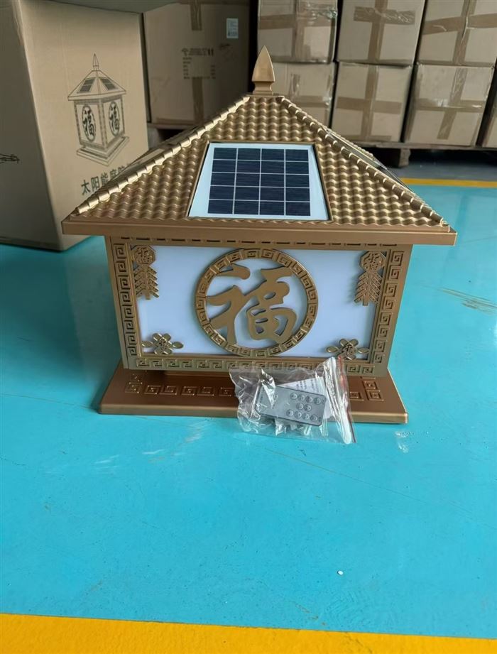 400X400太阳能柱头灯100个，几十块钱一个，打包的来