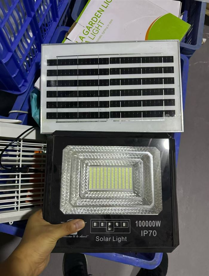 太阳能灯投光灯，10000套，要的私聊