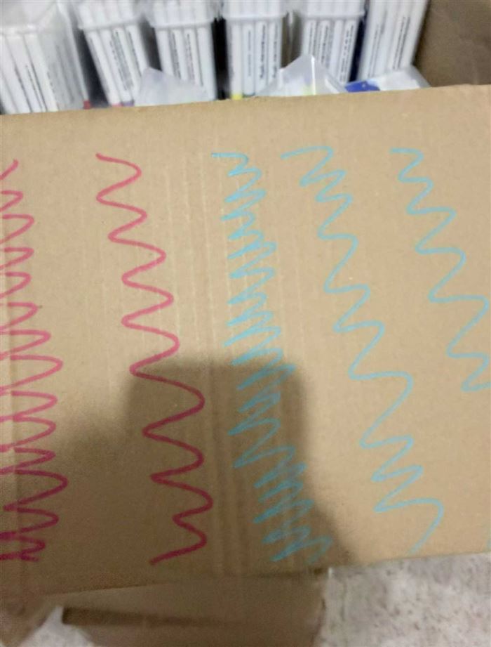 24色36色，丙烯马克笔有货 价格非常美丽，整箱整件