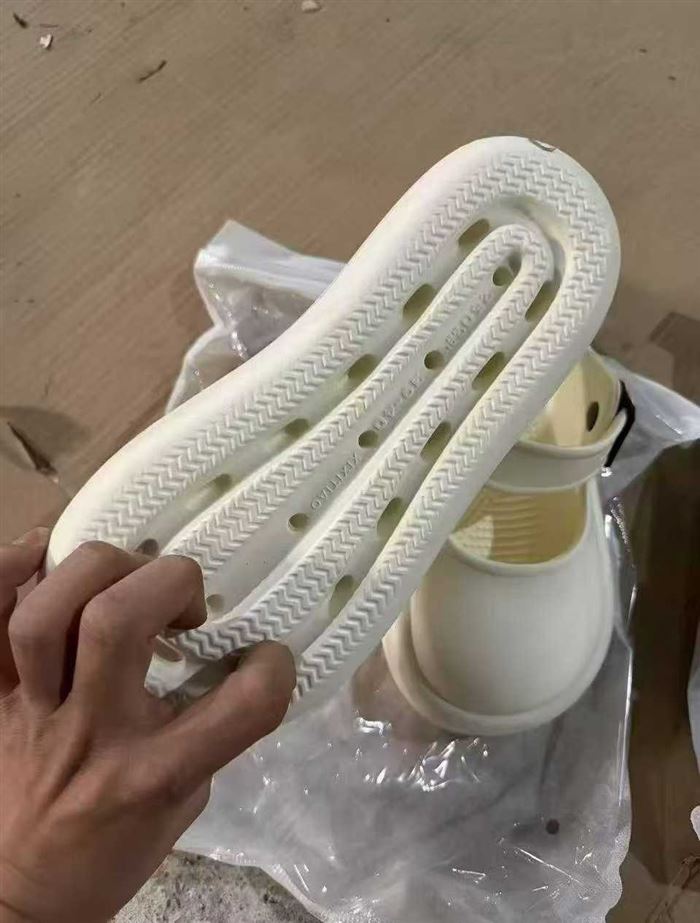 拖鞋2000双 品牌细细条爆款玛丽珍女款洞洞鞋 35-40码 一件80双 5元/双