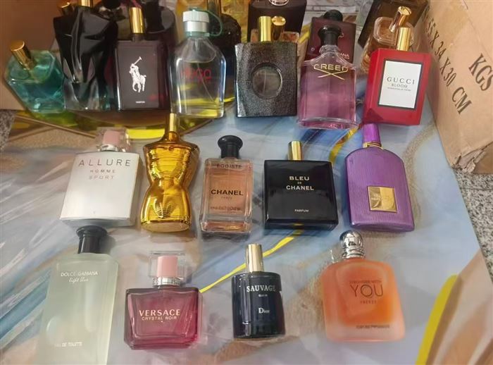 高档裸瓶香水6000瓶左右，清货9元一瓶，懂行的来撩，扯淡的绕行。。。🆙😜✖️💰