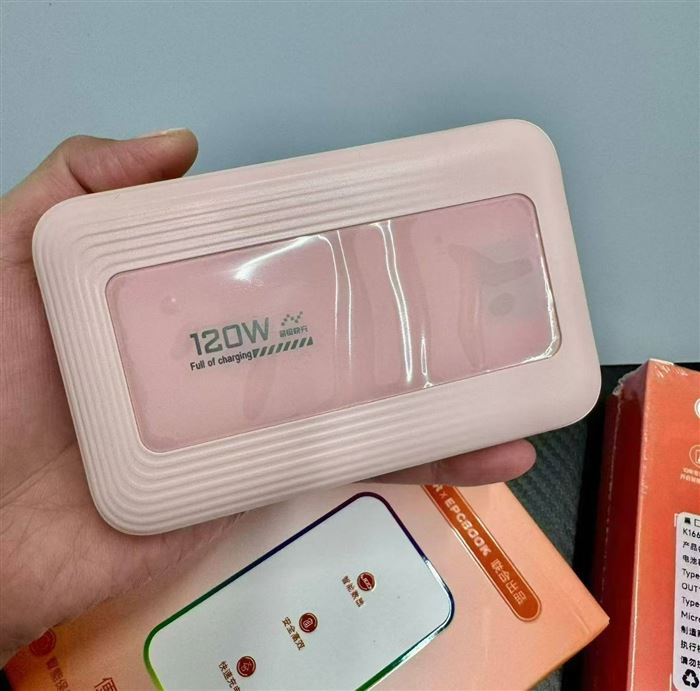 710 套 联合出品 10000毫安快充，充电宝带3C认证，带包装 全新整齐 有兴趣私聊