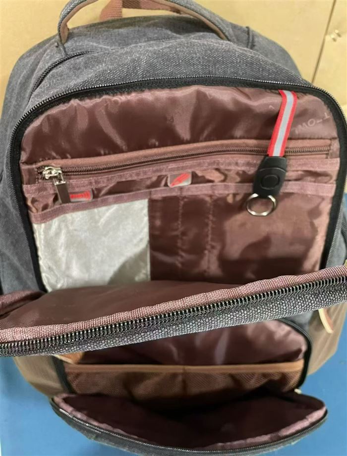 外贸出口欧美高端货，全新处理电脑包800个左右，16安帆布的，质量杠杠滴