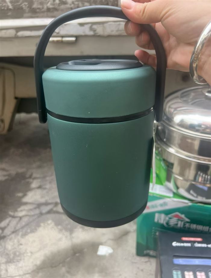 厨房用品1.3吨左右， 全清12500元一吨， 好货不等人，手慢无。