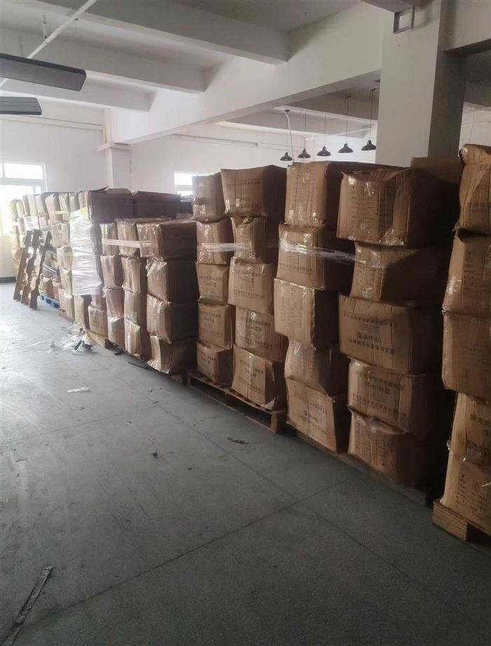 封箱胶带还有8吨，黏性很好货很板正