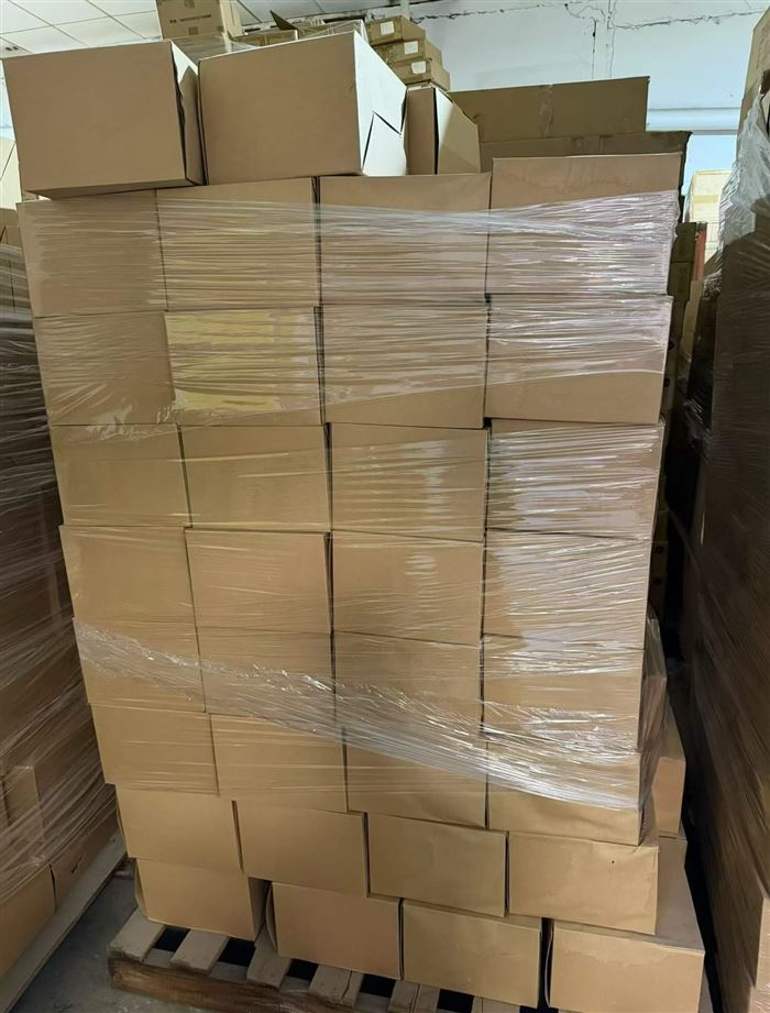 一千多台USB充电，带调光功能台灯。有喜欢的联系！
