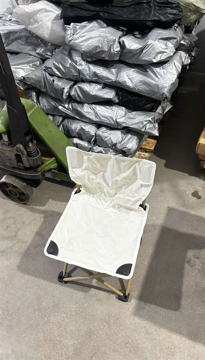 凳子104个:32×32×25×52cm 方桌30张:53×53×53cm 收纳柜12个:42×28.5×23.5cm