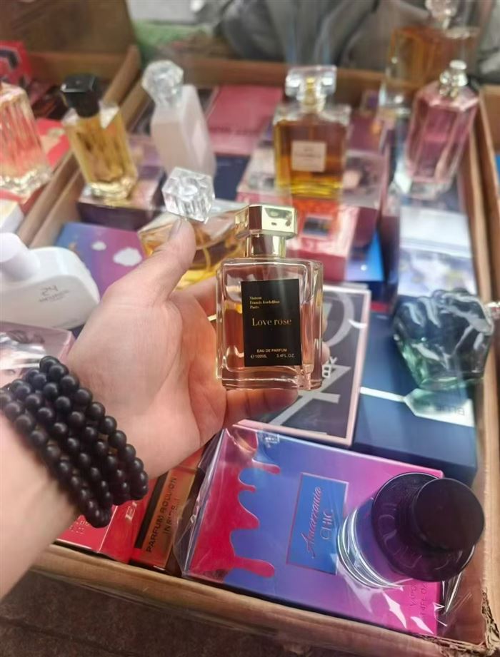 混款高档香水3000瓶，清货5.5元一瓶😍😍😍😍