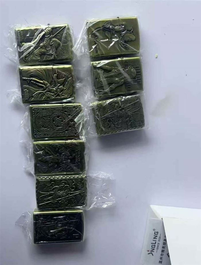 煤油打火机3600个， ￥ ​2.5元
