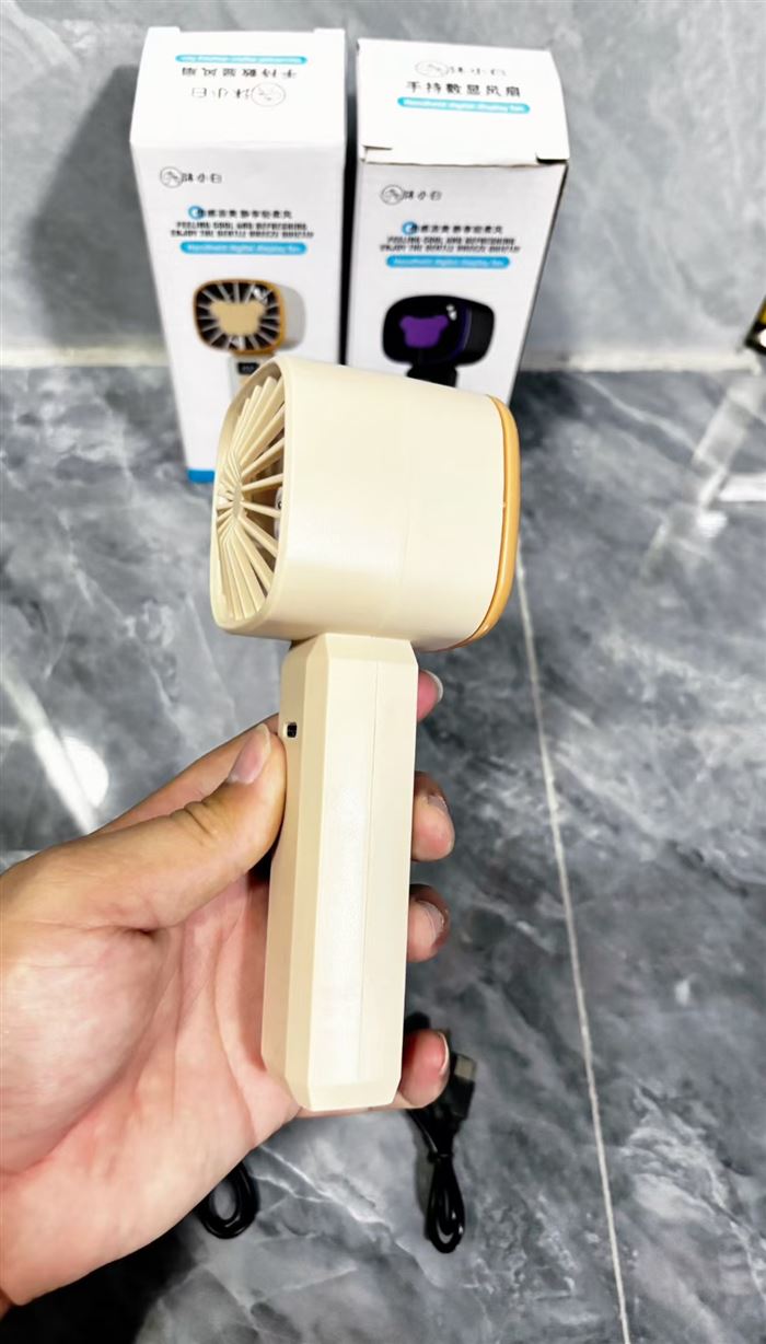 亏本处理一批:(充电1200毫安)数显手持风扇5517台,精品尾货,原箱处理🉐¥小几块💰[色][色][色]