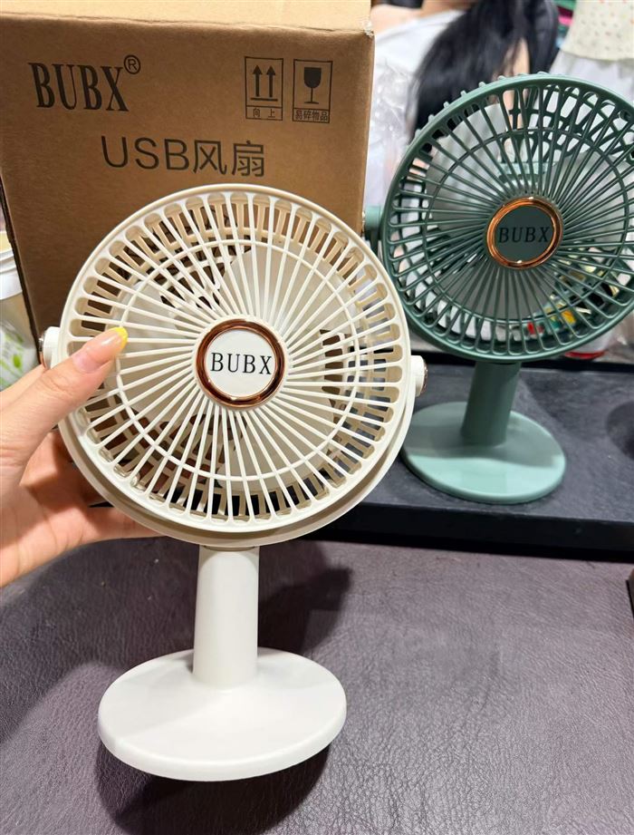 桌面风扇到货9000➕个位数要的滴
