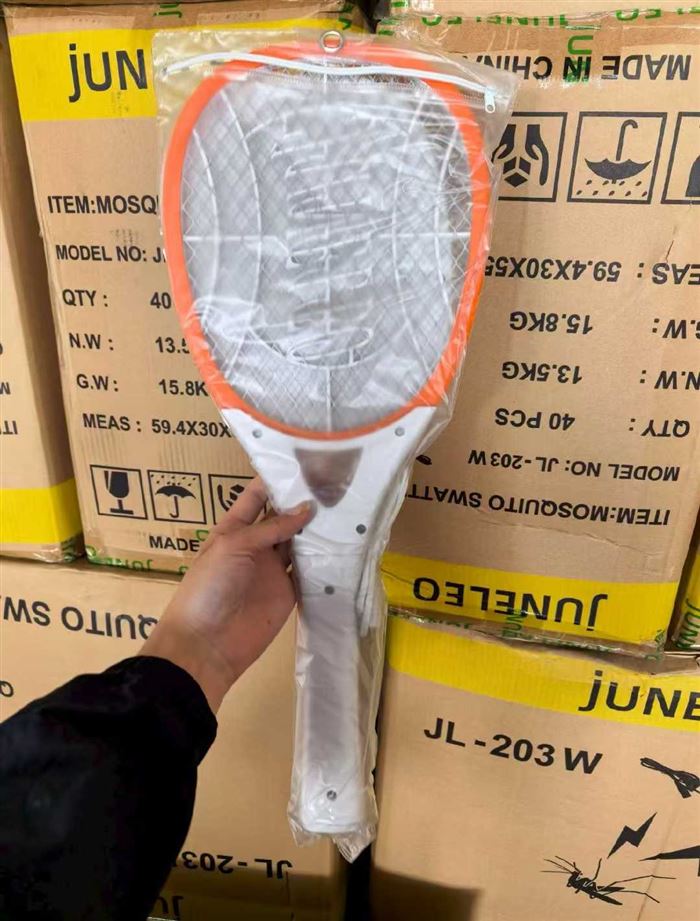 电蚊拍3万个入库，圆插充电款