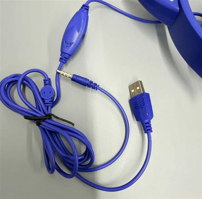 7000套 J37带线头戴式猫耳游戏耳机 6μ 钢磁喇叭，直径 40mm 主打RGB 动态灯效 + 低延迟游戏体验 + 潮流外观 持 PC、笔记本、手机、Xbox、PS4、Switch 等主流设备，无需额外驱动，插线即用，全新整齐带包装，有兴趣私聊