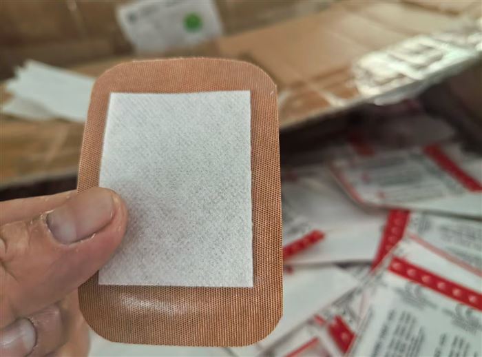 大号创可贴35万贴，品质特别好，出口日本，一箱10000贴，只要0.0x元，对口拿去赚钱吧