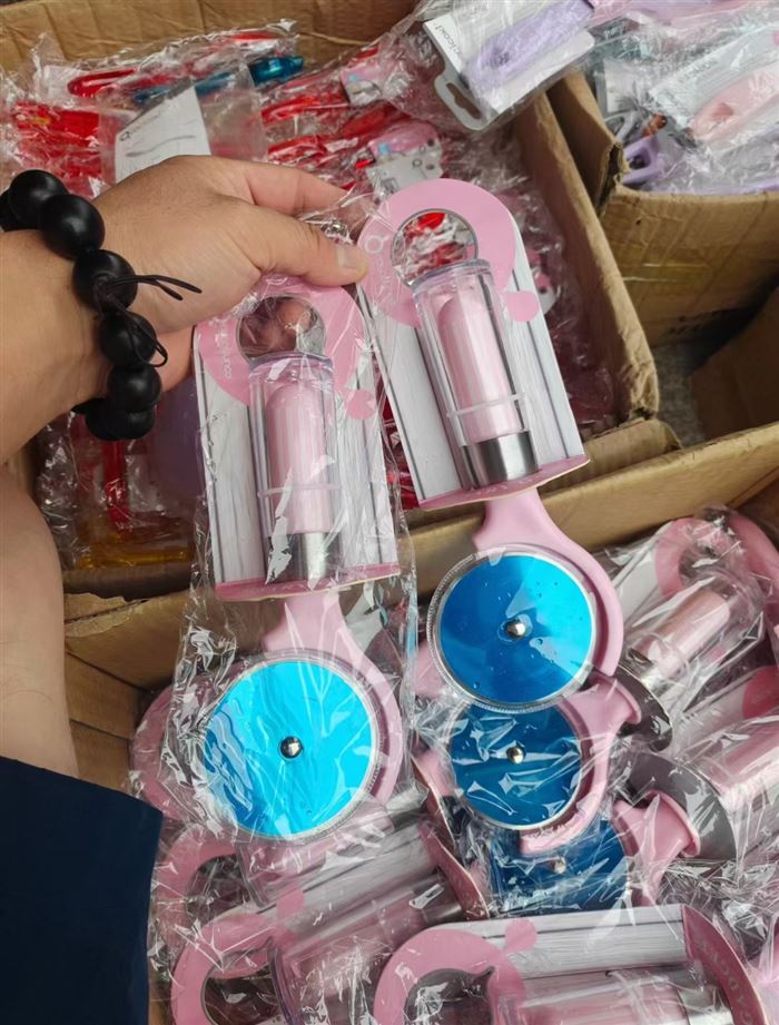 滚轮披萨刀5000个左右，清货1元一个
