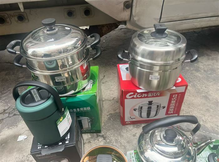 精品杂款餐具， 1.3吨左右， 原箱原件，便宜出。