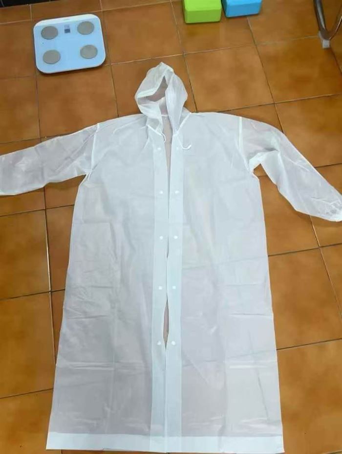 雨衣2400件，两个颜色， ￥2.5元