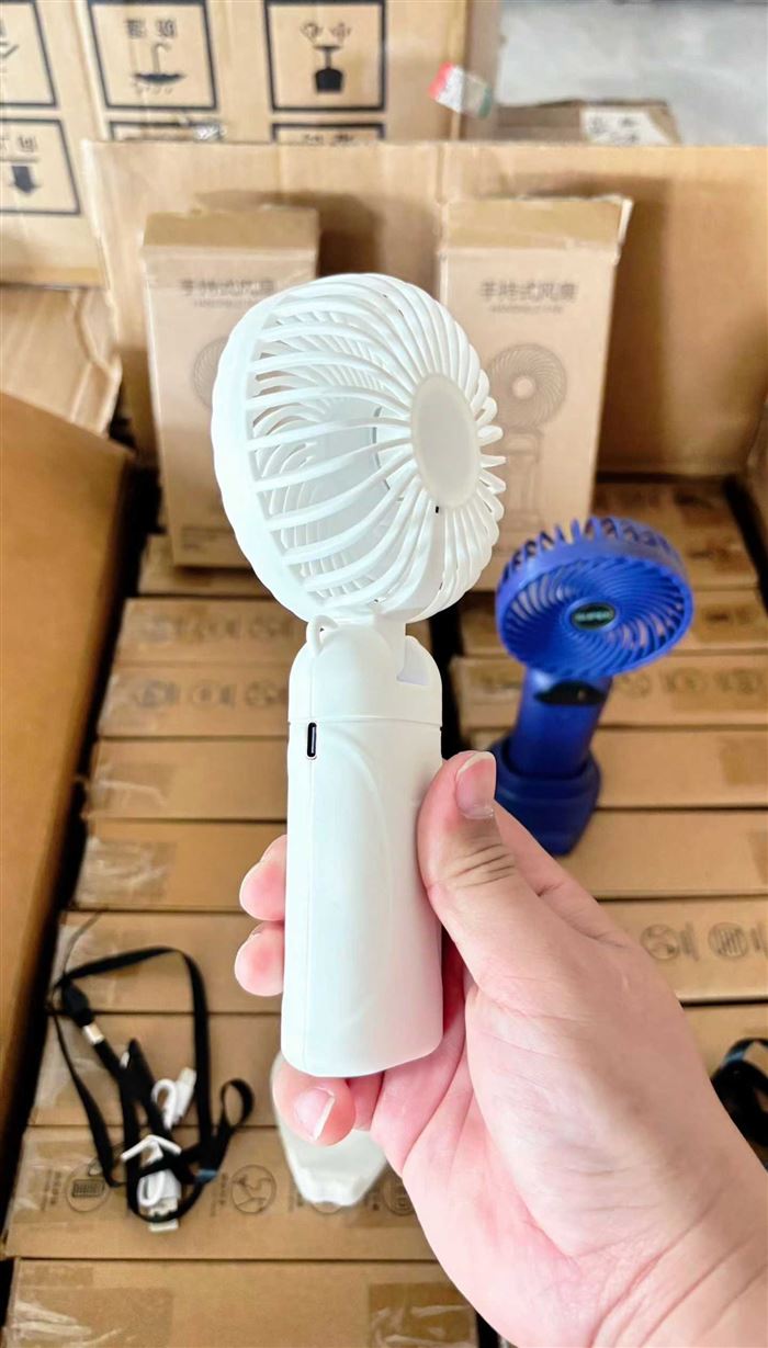 处理一批:(充电800毫安)数显手持风扇7880台,精品尾货,原件处理🉐¥小块块💰