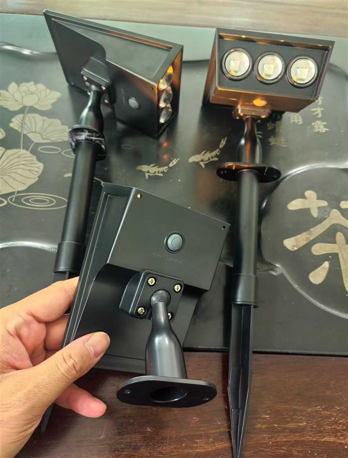 太阳能充电庭院氛围壁灯到货3000套 配地插组件 可做壁灯/地插灯两种使用方法