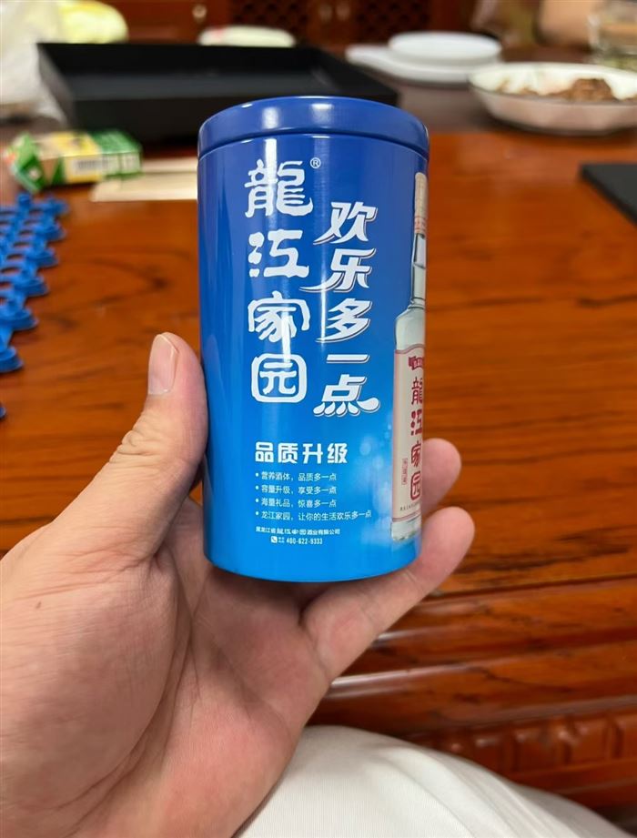 大厂家定制款茶叶到货20000罐，茶叶品质很好，原箱原件，当个福利品，赠品很不错，就卖个茶叶钱，罐子白送，给钱就卖