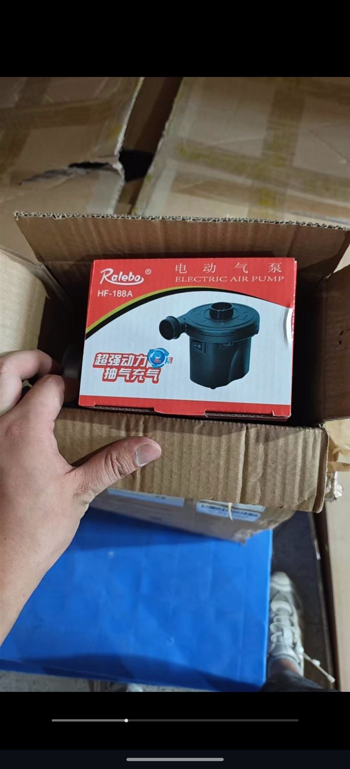 喜庆用品20多吨，都是整箱整件的货，各种氛围气球，喜字，红包等，价格非常便宜，对口的来吧