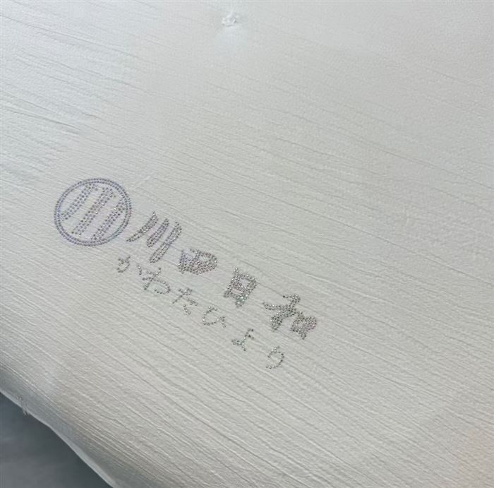 日本🇯🇵川田日和纯蚕丝 订花蚕丝被，带检测证书，全套礼盒装，重量：3.2斤 现货3000条