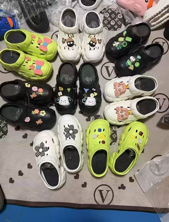 拖鞋24000双 一等品 无瑕疵 7CM高根厚底女款洞洞鞋 36-41码一件80双 黑色多 7元/双