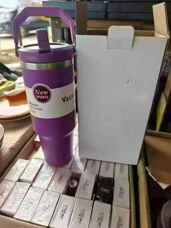4.0手提汽车杯3000个左右，清货12.5元一个，单款单色，对路的速度与激情
