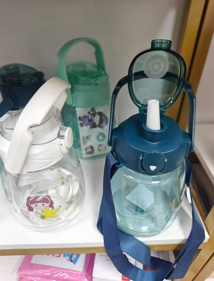 1300毫升大肚塑料杯还有2000个，清货3.5