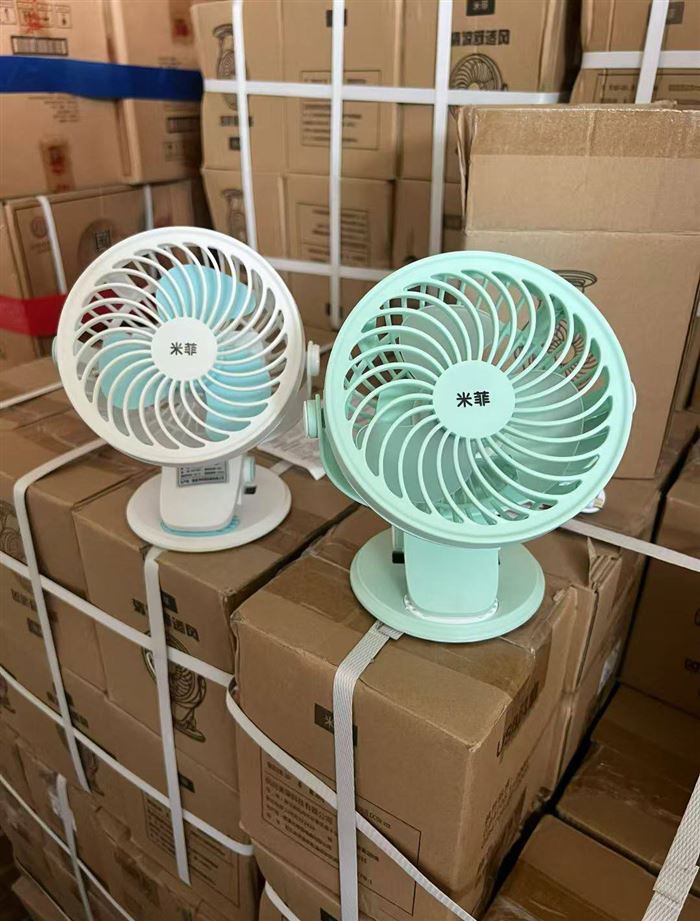 多功能风扇8000个左右，独立包装，立夹挂都可以，质量非常好，3挡调节，720度广角吹风，充电款1万毫安电池