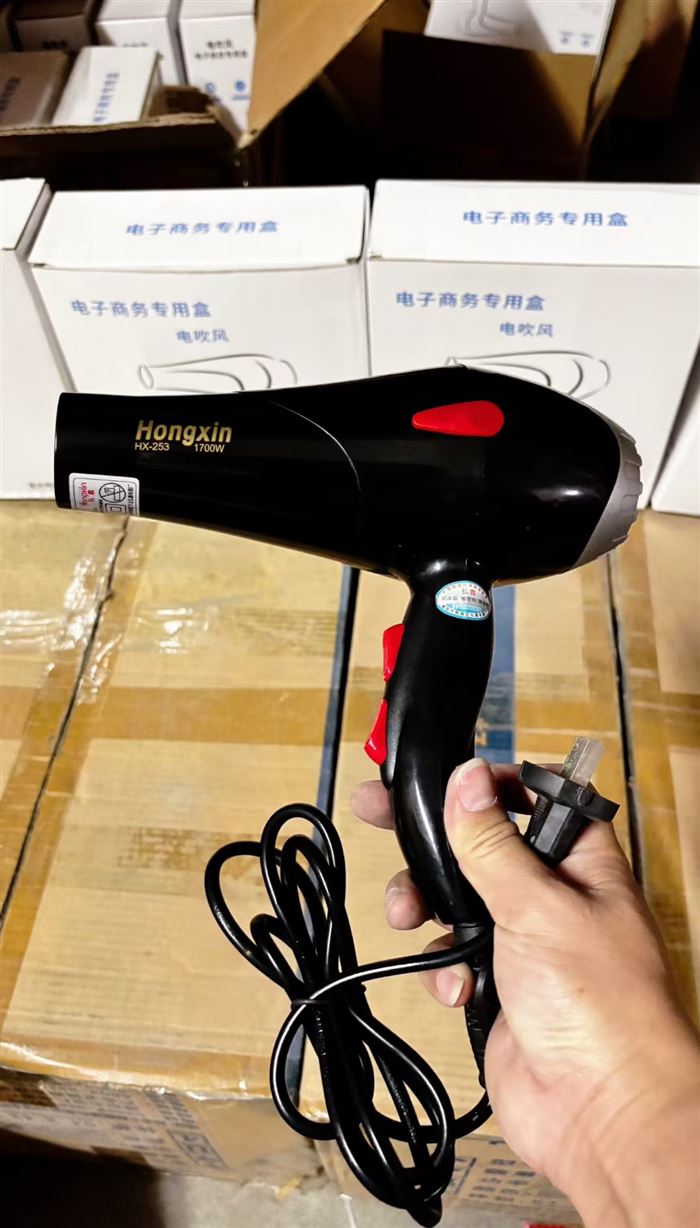 亏本处理一批:220v大功率吹风机600台,精品尾货,原箱处理🉐¥几块💰