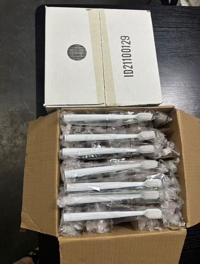 牙刷 108箱 每箱500个 总共54000个 低价处理